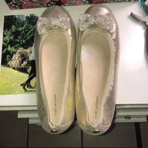 Nice flats from Stuart Weitzman never worn!